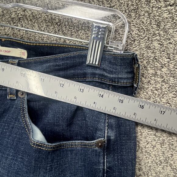 Levis Mid Rise Classic Crop Jeans Womens 10 Blue Denim Med Wash Casual EUC! - Picture 14 of 16